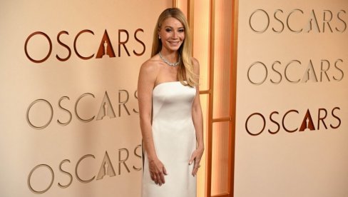 ŠTA TO NOSI GVINET PALTROU? Došla je na dodelu Oskara nakon 11 godina i izazvala lavinu komentara (VIDEO)