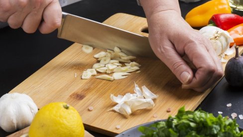 ISECKAJTE BELI LUK POPUT PROFESIONALCA: Otkrivamo kako da naučite jedan kulinarski trik
