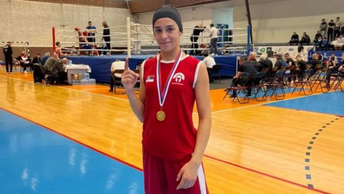 ZA TARU PRVA ZLATNA MEDALJA: Paraćinska bokserka najbolja u Trsteniku