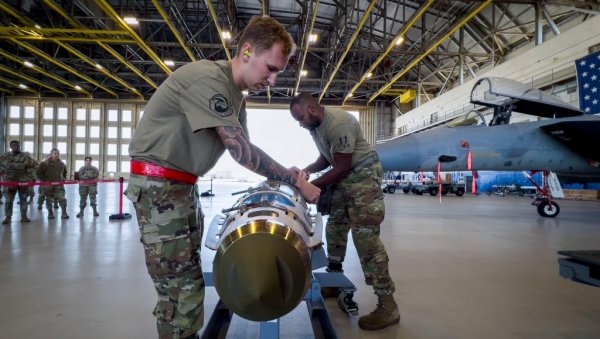 КАКВИМ СУ ТО БОМБАМА АМЕРИКАНЦИ НАПАЛИ У ОРМУЗУ? Специјализоване за дубоко укопане циљеве
