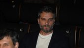 KRAH LJUBAVI: Poznati glumac ostavio koleginicu zbog 23 leta mlađe