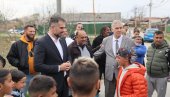 SA GRAĐANIMA PRIČALI O AKCIJI „SVOJ NA SVOM“: Novosadsko naselje Veliki rit posetili ministar Beriša i gradonačelnik Mićin