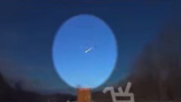 ЕКСПЛОЗИЈА ОДЈЕКНУЛА НЕБОМ ИЗНАД САД: Мештани уплашени - Летело је великом брзином (ВИДЕО)