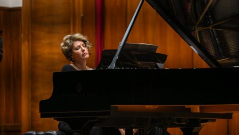 PO DIRKAMA NE PUTUJE LOGIKA, VEĆ OSEĆANJA: Intervju - Polina Osetinska, ruska pijanistkinja