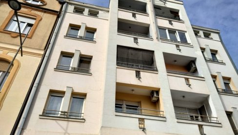 POZNATO STANJE POVREĐENIH MLADIĆA U CENTRU NOVOG SADA: U stanu izbila tuča, dvojica izbodena, treći pao sa sprata