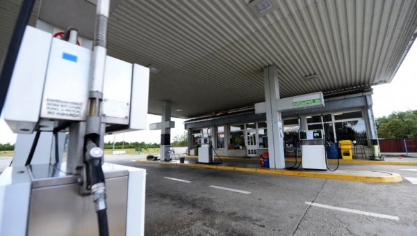 СИТУАЦИЈА НА ХРВАТСКИМ ПУМПАМА СВЕ ГОРА: Један дистрибутер већ престао са продајом горива