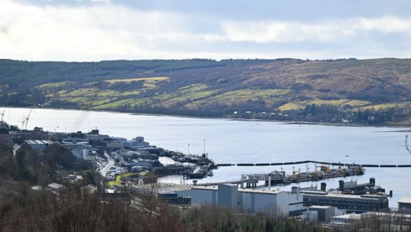 БИЗАРАН СЛУЧАЈ ИЛИ ПОКУШАЈ ШПИЈУНАЖЕ? Две особе ухапшене након покушаја уласка у британску базу нуклеарних подморница