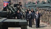 КИМОВА ЋЕРКА ЗА КОМАНДАМА НАЈНОВИЈЕГ МОДЕЛА ТЕНКА: Офанзивне војне вежбе Северне Кореје одговор САД и Израелу (ФОТО/ВИДЕО)