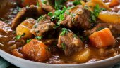 КАО ИЗ БАКИНЕ КУХИЊЕ: Старински гулаш, сластан и мирисан укус детињства