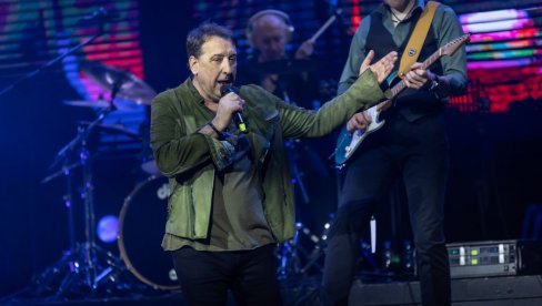 РАДОСТ, АЛИ И СУЗЕ НА ВАРЕШАНОВИЋЕВОМ ЈУБИЛЕЈУ: Хари Мата Хари обележио 40 година каријере (ФОТО)