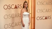 ГВИНЕТ ПАЛТРОУ ОБУКЛА ГОЛУ ХАЉИНУ, ПА ОТКРИЛА КАКВЕ ЈОЈ ЈЕ МУКЕ НАПРАВИЛА: Ево шта се дешавало иза кулиса доделе Оскара