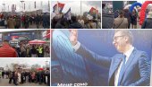 АРЕНА ВЕЋ ПУНА, ВЕЛИКИ БРОЈ ЉУДИ ОСТАО ИСПРЕД ДВОРАНЕ: Све је спремно за величанствени скуп СНС у 16 часова (ФОТО/ВИДЕО)