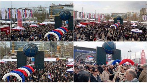 АРЕНА ВЕЋ ПУНА, ВЕЛИКИ БРОЈ ЉУДИ ОСТАО ИСПРЕД ДВОРАНЕ: Све је спремно за величанствени скуп СНС у 16 часова (ФОТО/ВИДЕО)