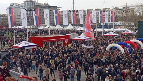 СТИГЛЕ СУ И ПРВЕ ПРОЦЕНЕ О БРОЈУ: Погледајте колико је људи остало испред Арене (ВИДЕО)