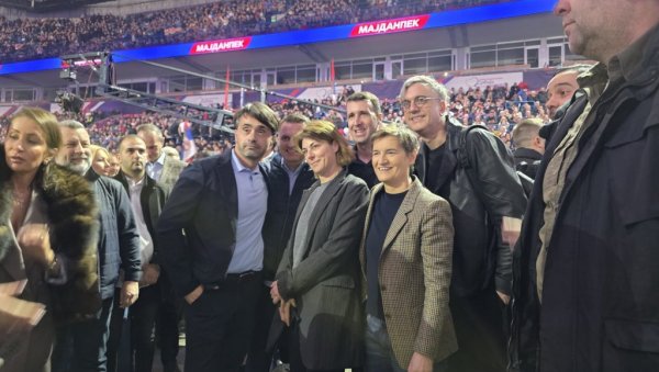 АНА БРНАБИЋ У АРЕНИ: Блокадери траже подршку од странаца, а ми од ових људи