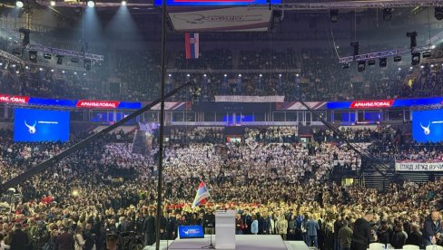 ВУЧИЋ НА ВЕЛИКОМ СКУП СНС: Више од 70.000 људи у Арени и око ње (ФОТО/ВИДЕО)