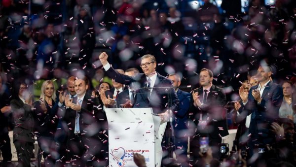 МИ СМО НА БРАНИКУ ОТАЏБИНЕ Вучић: Не дамо вам нашу Србију