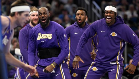 ЛЕЈКЕРСИ НЕ ЗНАЈУ ДА ИЗГУБЕ! Кенард улепшао Лебронов невероватан јубилеј... (ВИДЕО)