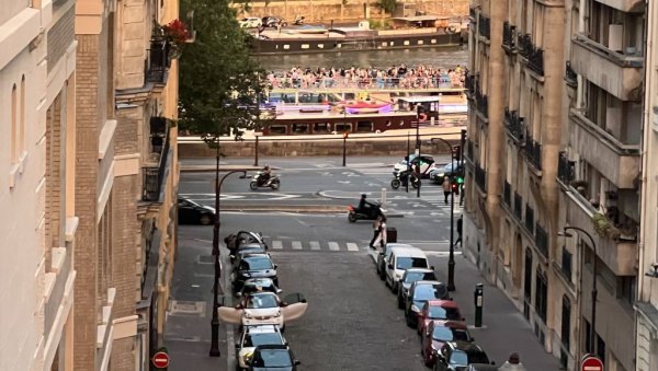 ВЕЛИКИ ГРАДОВИ ПРИПАЛИ ЛЕВИЦИ: Нови градоначелник Париза на славље дошао бициклом