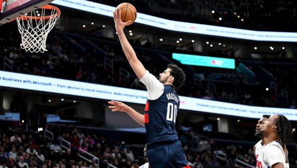 ОНИ СУ РАСПАЛА БАНДА! НБА екипа забележила и 16.узастопни пораз, а Србин... (ВИДЕО)