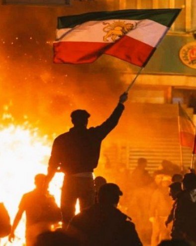 ИРАН ДЕЛУЈЕ ИЗ ОЧАЈА Амерички адмирал открио размере напада – цивили на удару, фабрике пројектила мета