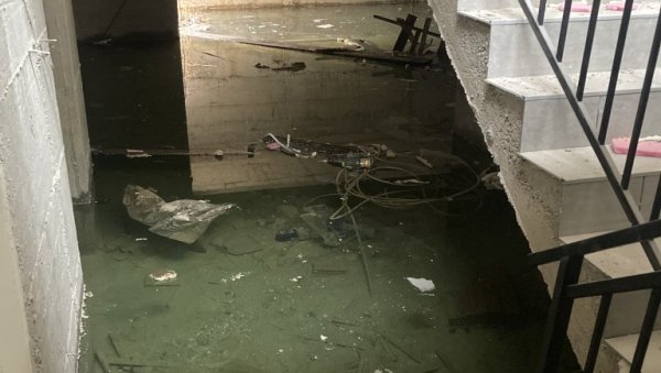 ДОМ НА ПАПИРУ, ЖИВОТ ПОД КИРИЈОМ : Једанаест породица чека усељење у купљене станове на Mиријеву