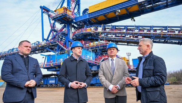 ЗАВРШЕНА МОНТАЖА ОДЛАГАЧА ЗА ПК „РАДЉЕВО“: Метални колос дуг 125 метара креће на радну позицију