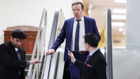 ТРАМП ПОСЛАО ПАНИЧНУ ПОРУКУ ТРЖИШТИМА Крис Марфи открио шта се крије иза поруке председника САД: Он само одлаже...