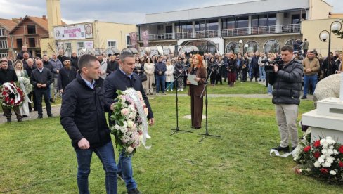 SVI OSIM SRBA SU SPUSTILI GLAVU PRED AGRESOROM: Godišnjica Nato bombardovanja obeležena u Gračanici