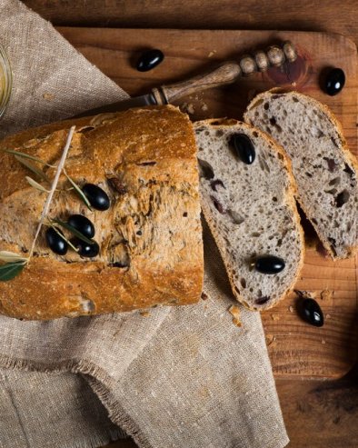 ХИЛАНДАРСКИ ХЛЕБ СА МАСЛИНАМА: Рецепт који носи дух манастирске кухиње