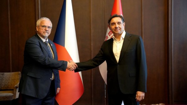 ВУЛИН СА ПОСЛАНИКОМ ЕВРОПСКОГ ПАРЛАМЕНТА ИЗ ЧЕШКЕ РЕПУБЛИКЕ ИВАНОМ ДАВИДОМ: Разговарано о убрзаним променама геополитичке ситуације у свету