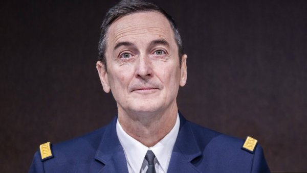 АМЕРИКА ПОСТАЈЕ СВЕ НЕПРЕДВИДИВИЈА Начелник франциске војске у страху: То има утицај на нашу безбедност