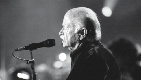 ПРЕМИНУО ЛЕГЕНДАРНИ ЂИНО ПАОЛИ: Остаће упамћен по невероватном гласу који је обликовао италијанску музику