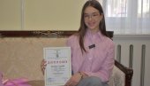 OSMISLILA BOLJA I JEFTINIJA SOČIVA, PA PUTUJE U INDIJU: Helena Grujić iz Kikinde pobedila na državnom takmičenju istraživača (FOTO)