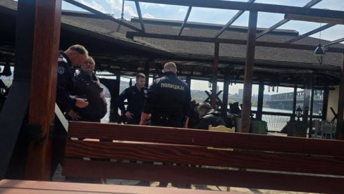 МУШКАРАЦ (58) СКОЧИО СА ПАНЧЕВАЧКОГ МОСТА, ПА БРЗОМ РЕАКЦИОМ ГРБИЋА СПАШЕН: Хитно превезен у болницу (ФОТО)