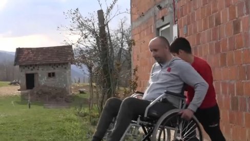 BORBA SAMOHRANOG OCA IZ KOTOR VAROŠA: Goran želi da prohoda zbog sina, potrebna mu pomoć za lečenje