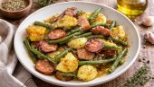 МИРИС ДОМАЋЕ КУХИЊЕ: Брзо и укусно јело са кобасицом, кромпиром и боранијом