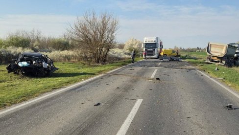 ПОГИНУО ВОЗАЧ BMW-A: Тешка саобраћајна несрећа код Стајићева