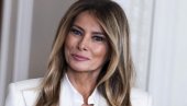 МЕЛАНИЈА ТРАМП УШЕТАЛА СА РОБОТОМ У БЕЛУ КУЋУ: Обукла бело одело, Брижит Макрон нико није ни приметио (ВИДЕО)