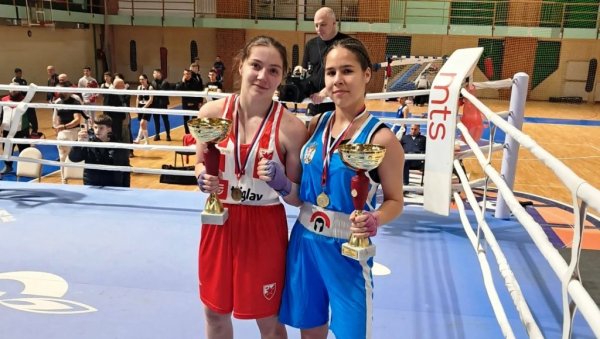 ЗЛАТО И ЗА ЛЕНКУ: Медаље за све три боксерке параћинског „Праеторијана“ (ФОТО)