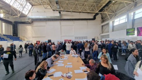 ODRŽAN SAJAM ZAPOŠLJAVANJA: Ponuda više od 300 radnih mesta u Leskovcu
