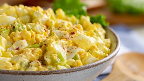 OSVEŽAVAJUĆA SA CELEROM: Jednostavna salata