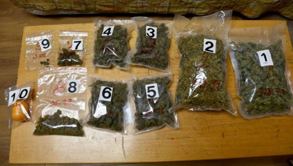 ХАПШЕЊЕ У БОРУ: Зауставили га на улици, код куће му пронашли 1,3 килограма марихуане