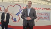 НЕ ВОЛИ СРБИН ДА МУ СТРАНАЦ ОДРЕЂУЈЕ ЗА КОГА ДА ГЛАСА Вучић у Кули: Ми нисмо имали стране амбасаде да нам помажу, поносан сам на вас