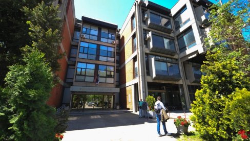 ДАН ОТВОРЕНИХ ВРАТА НА ФИЛОЗОФСКОМ ФАКУЛТЕТУ У НОВОМ САДУ : Дружење са будућим студентима