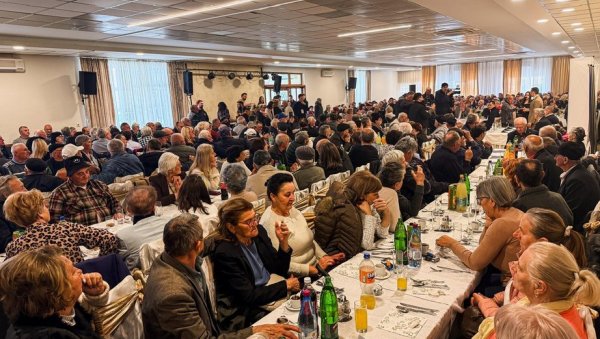 СУСРЕТИ СА ПЕНЗИОНЕРИМА: Место поверења и разумевања (ФОТО)