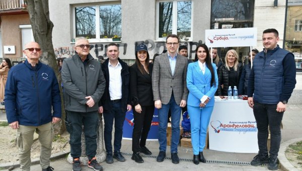 ОЧЕКУЈЕМ УБЕДЉИВУ ПОБЕДУ ЛИСТЕ ОКУПЉЕЊЕ ОКО СНС Петковић из Аранђеловца: То је политика будућности