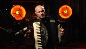 МУЗИЧКО ПУТОВАЊЕ КРОЗ ВРЕМЕ: Александар Аца Софронијевић донео мешавину класике и других жанрова (ФОТО)
