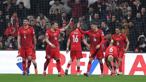 КАКАВ МЕЧ У ИСТАНБУЛУ: Турска победила Румунија и корак је дели од Мундијала (ФОТО/ВИДЕО)