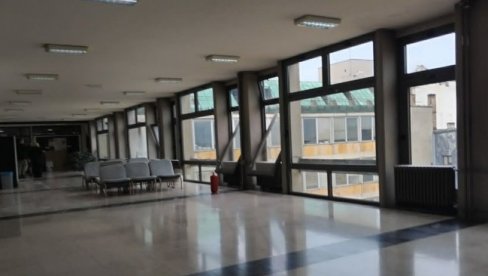 POZNAT IDENTITET STRADALE: Devojka skočila sa petog sprata Filozofskog fakulteta zbog neodgovornosti i anarhije blokadera